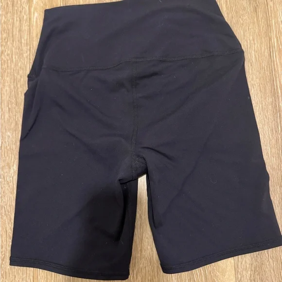 ALO Yoga Women's Black Bike Shorts 9 in - Picture 5 of 5